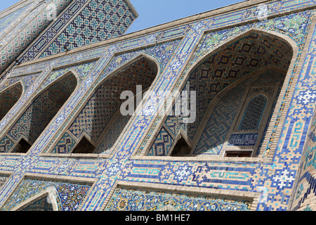 Ulugh Beg Madrasah Hof in der Registan, Herz der Antike Samarkand, Usbekistan in Zentralasien. Stockfoto