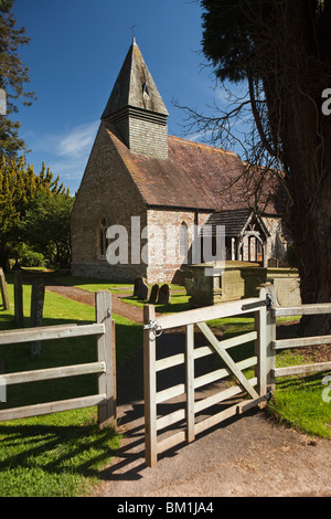 Großbritannien, England, Herefordshire, Putley Dorf Kirche, Tor in Kirchhof Stockfoto