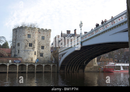 Lendal Bridge, York. Von Thomas Page 1863 erbaut und ist eine eiserne Brücke mit gotischen Elementen Stockfoto