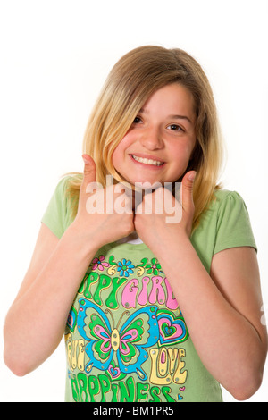 Eine niedliche Mädchen im Teenageralter gibt einen Daumen nach oben. Stockfoto