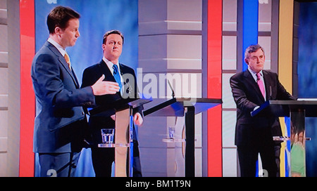 Parlamentswahlen in Großbritannien 2010. Der Abgeordnete Nick Clegg, David Cameron, Gordon Brown. Die erste Fernsehdebatte. April 2010. Manchester England HOMER SYKES Stockfoto