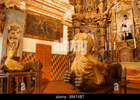 Innenraum der Kirche, Mission San Xavier del Bac, Tucson, Arizona, Vereinigte Staaten von Amerika, Nordamerika Stockfoto