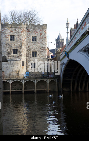 Lendal Bridge, York. Von Thomas Page 1863 erbaut und ist eine eiserne Brücke mit gotischen Elementen Stockfoto