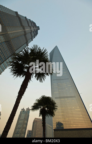 Der Jin Mao Tower auf der linken Seite und das Shanghai World Financial Center auf der rechten Seite, Shanghai, China Stockfoto