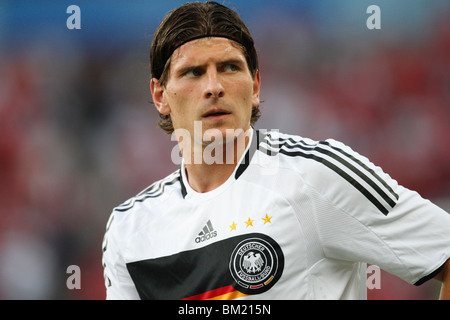 Mario Gomez Deutschlands gesehen während Team warm Ups vor der UEFA Euro 2008-Gruppe B Fußballspiel gegen Österreich. Stockfoto