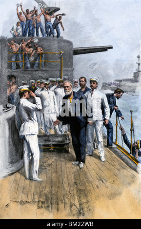 Spanisch Admiral Pascual Cervera y Topete an Bord der USS Iowa, Schlacht von Santiago, 1898 übernommen. Handcolorierte halftone einer Abbildung Stockfoto