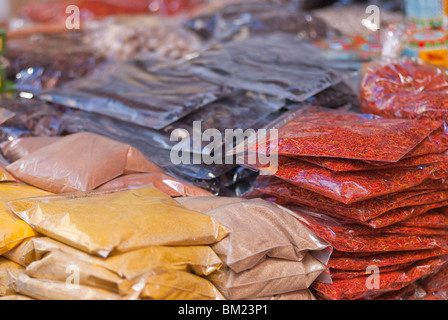 Bunte Gewürze in Ubud Markt, Bali, Indonesien Stockfoto
