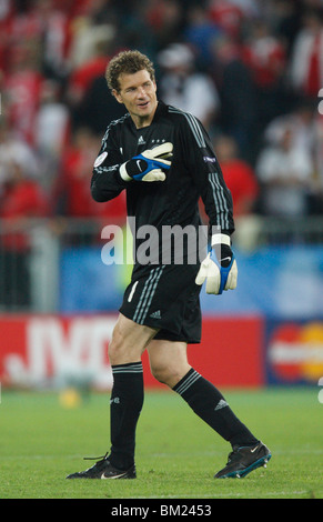 Jens Lehmann von Deutschland nach einem 1: 0-Sieg über Österreich in einem Spiel der UEFA Euro 2008 16. Juni 2008 gesehen. Stockfoto