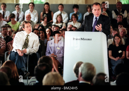 Staatssekretär für Wales Ron Davies sprechen vor Publikum während 1997 Referendum Ja Kampagne für die National Assembly for Wales Stockfoto