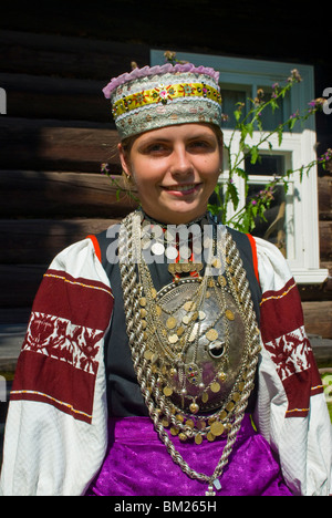 Traditionell gekleidete Setu Frau von einem lokalen Stamm in Süd-Ost-Estland, Europa, Baltikum, Estland Stockfoto