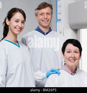 Porträt von drei Ärzten in einem Labor Stockfoto