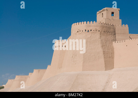 Starken Mauern von Ichon-Qala (Itchan Kala) Festung, UNESCO-Weltkulturerbe, Chiwa, Usbekistan, Zentralasien Stockfoto