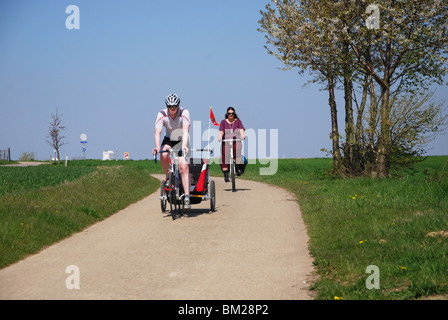 Radfahren entlang Landstraßen in Haspengouw Belgien Stockfoto