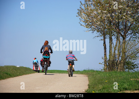 Radfahren entlang Landstraßen in Haspengouw Belgien Stockfoto