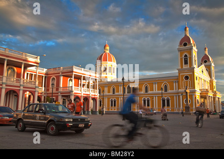 Kathedrale von Granada, Park Colon (Central Park), Granada, Nicaragua Stockfoto