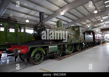 Ausdrückliche PKW Motor Nr. 563, erbaut 1893 bei Fortbewegung, The National Railway Museum in Shildon, County Durham, Großbritannien Stockfoto