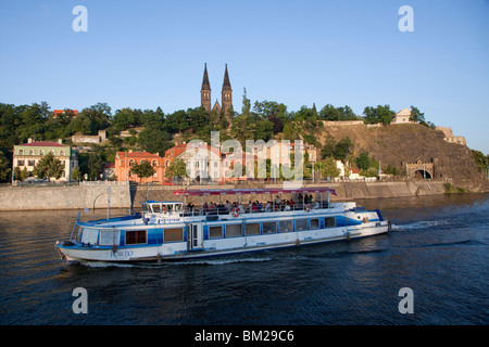 Hochschloss (Vysehrad) und Bootstour auf der Moldau, Prag, Tschechische Republik Stockfoto