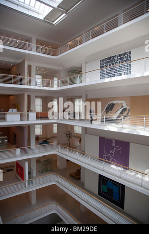 Museum für moderne Kunst (Veletrzni Palast) Interieur, Prag, Tschechische Republik Stockfoto