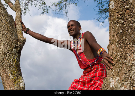 KENYA East Africa Tribal People Kikuyu tribesman wearing head