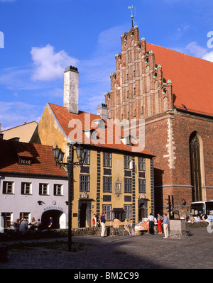 Skarnu Iela Straße zeigt St.Johannes Kirche, Altstadt, Riga, Region Riga, Lettland Stockfoto