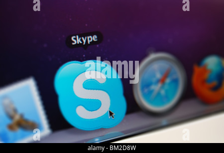 Ein Foto-Illustration der Skype-Anwendung im Dock ein MacBook Stockfoto