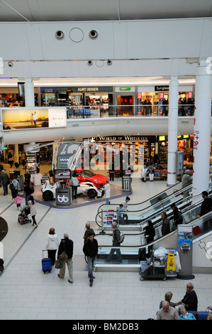 Flughafen shopping-Areal des Süd-Terminals in London Gatwick Flughafen England UK Stockfoto