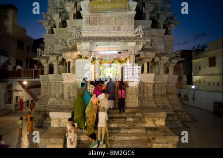 Anhänger am Kankera Festival, Jagdish Tempel, Udaipur, Rajasthan, Indien Stockfoto