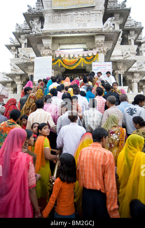 Anhänger am Kankera Festival, Jagdish Tempel, Udaipur, Rajasthan, Indien Stockfoto