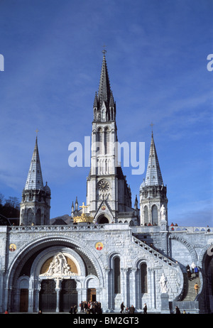 Die Basilika, Lourdes, Hautes-Pyrénées, Frankreich Stockfoto