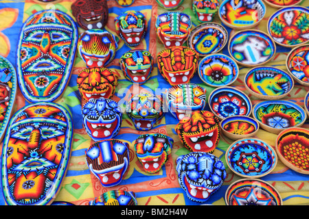 Huichol Kunsthandwerk im Staat Markt, Patzcuaro, Michoacan, Mexiko Stockfoto