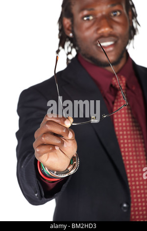 Schönen afrikanischen Geschäftsmann im Anzug mit Brille auf weißem Hintergrund. NICHT ISOLIERT Stockfoto