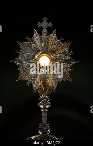 Anbetung der Eucharistie, Ars-Sur-Formans, Ain, Frankreich Stockfoto