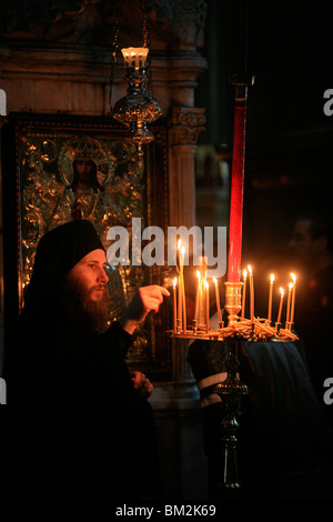 Orthodoxer Mönch in Aghiou Pavlou Klosterkirche auf dem Berg Athos in Griechenland Stockfoto