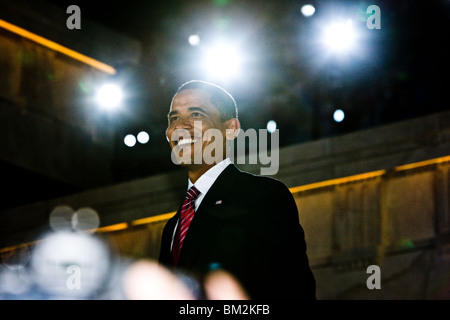 Barack Obama nimmt auf die Bühne Stockfoto