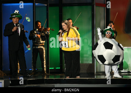 DON FRANCISCO TIME WARNER UND UNIVISON LÜFTEN 2010 SPIELE FIFA FUSSBALL-WELTMEISTERSCHAFT AUF LO MEJOR AUF NACHFRAGE EREIGNIS MIT SABADO GIGANTE TV SH Stockfoto