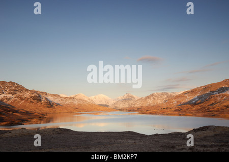 Sonnenaufgang am Loch Arklet, Schottland Stockfoto