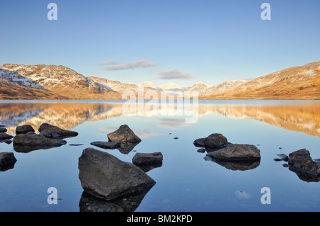 Sonnenaufgang am Loch Arklet, Schottland Stockfoto