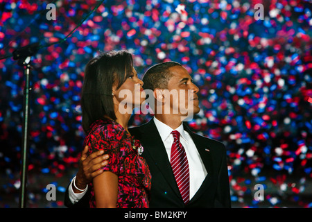 Barack und Michelle Obama als Konfetti fällt Stockfoto