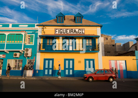 Farbenfrohe Gebäude in Mindelo, Sao Vicente, Kap Verde Stockfoto