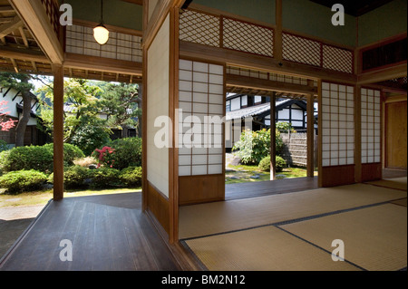 Ansicht der Landschaftsgarten im Kyu Uchiyamake Samurai-Haus in Echizen-Ono, Fukui, Japan Stockfoto