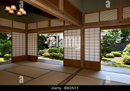 Ansicht der Landschaftsgarten im Kyu Uchiyamake Samurai-Haus in Echizen-Ono, Fukui, Japan Stockfoto