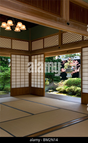 Ansicht der Landschaftsgarten im Kyu Uchiyamake Samurai-Haus in Echizen-Ono, Fukui, Japan Stockfoto