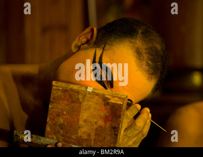 Kathakali Schauspieler Schminken Stockfoto