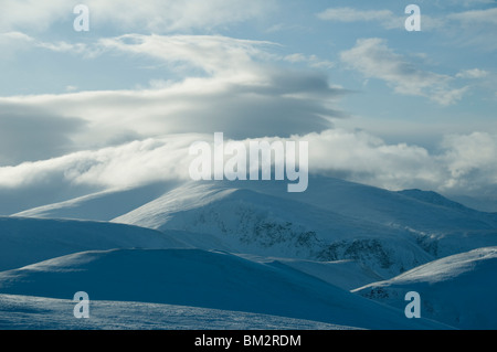 Nebel bedeckt Skiddaw aus großen Sca Fell in den Fjälls Caldbeck in Winter, Lake District, Cumbria, England, UK Stockfoto