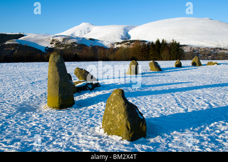 Castlerigg Stone Circle und dem Berg Skiddaw im Winter, Lake District, Cumbria, England, UK Stockfoto