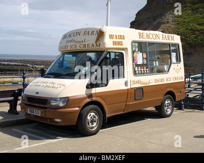 Traditionellen Molkerei Eiswagen Staithes Hafen geparkt, im Frühjahr 2010 Stockfoto