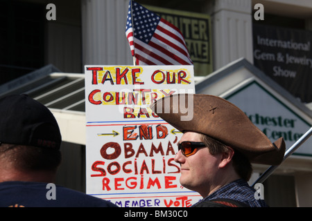Amerikanische Tea Party Aktivisten demonstriert in Westchester County, New York, am Steuer-Tag, 15. April 2010. © Katharine Andriotis Stockfoto