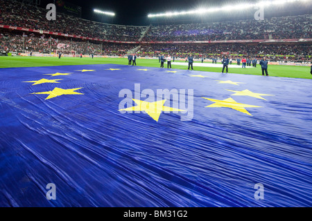 Big European flag on the field before the Spanish Liga game between Sevilla FC and Valencia CF. Stockfoto