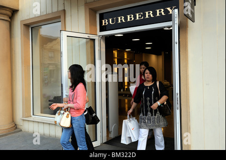 Burberry Store in Peking Scitech Premium Outlet Mall in Peking, China. 15. Mai 2010 Stockfoto