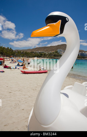 Schwan Tretboot in Anfi Beach auf Gran Canaria Stockfoto